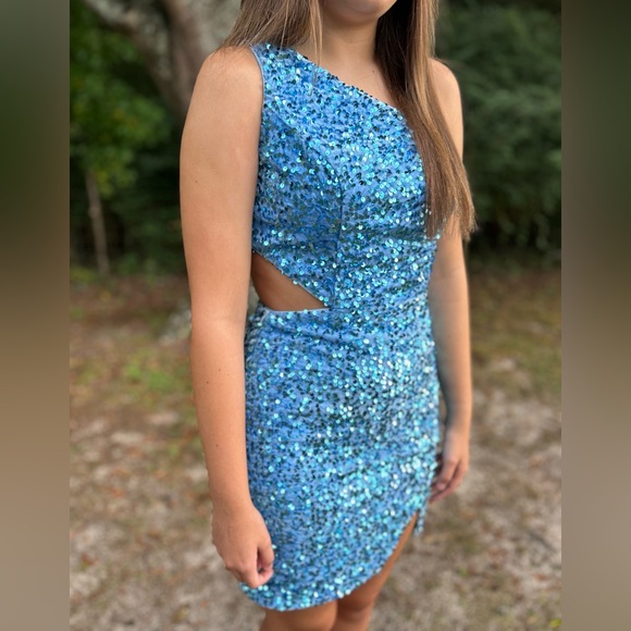 Light Blue Sequin Dress • Size 4
*Bridal Boutique* - Picture 2 of 9